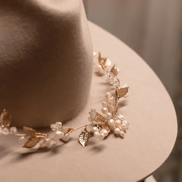ursi-brautmode-hut Hut mit Schmuck